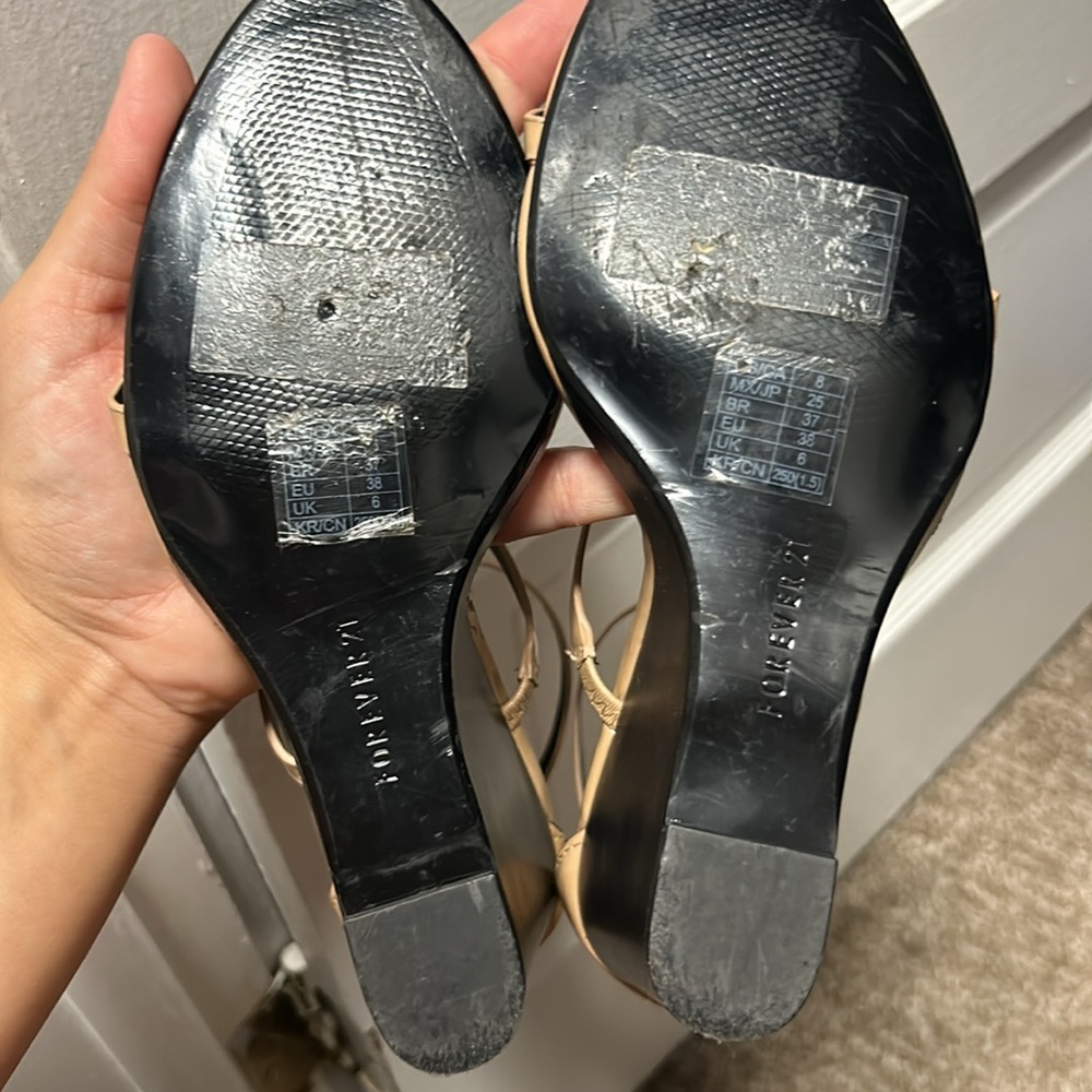 Heels - Picture 5 of 5